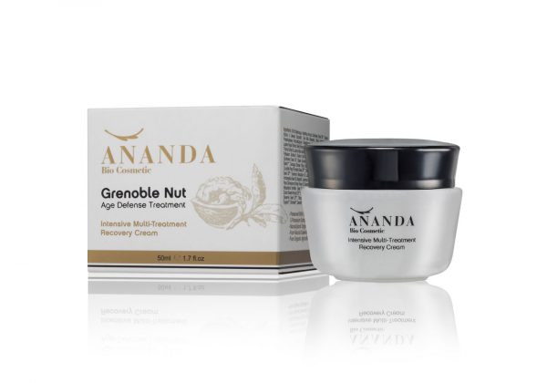 Active and revitalizing natural treatment cream for the skin of the face, eyes and neck